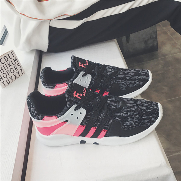 Αθλητικά ανδρικά  παπούτσια  με πολύ άνετη σόλα από καουτσούκ και επιφάνεια που αναπνέει