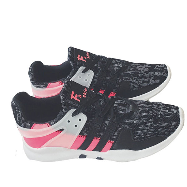 Αθλητικά ανδρικά  παπούτσια  με πολύ άνετη σόλα από καουτσούκ και επιφάνεια που αναπνέει