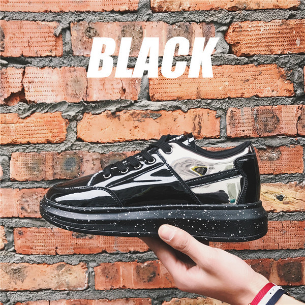 Ανδρικά πάνινα παπούτσια σε υψηλή σόλα από καουτσούκ με γυαλιστερό φινίρισμα, σε χρώματα που ρέουν