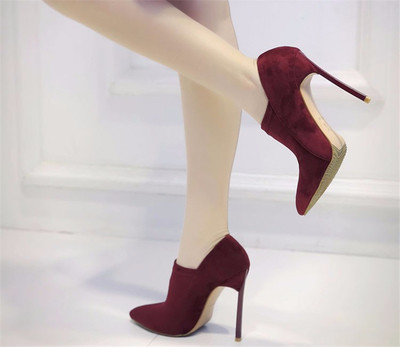 Κομψά κυρίες παπούτσια κατάλληλα για κάθε περίσταση με υψηλό ρεύμα και σουέντ κάλυμμα