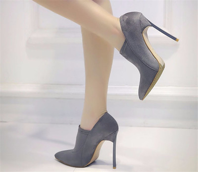 Κομψά κυρίες παπούτσια κατάλληλα για κάθε περίσταση με υψηλό ρεύμα και σουέντ κάλυμμα