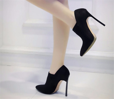 Κομψά κυρίες παπούτσια κατάλληλα για κάθε περίσταση με υψηλό ρεύμα και σουέντ κάλυμμα