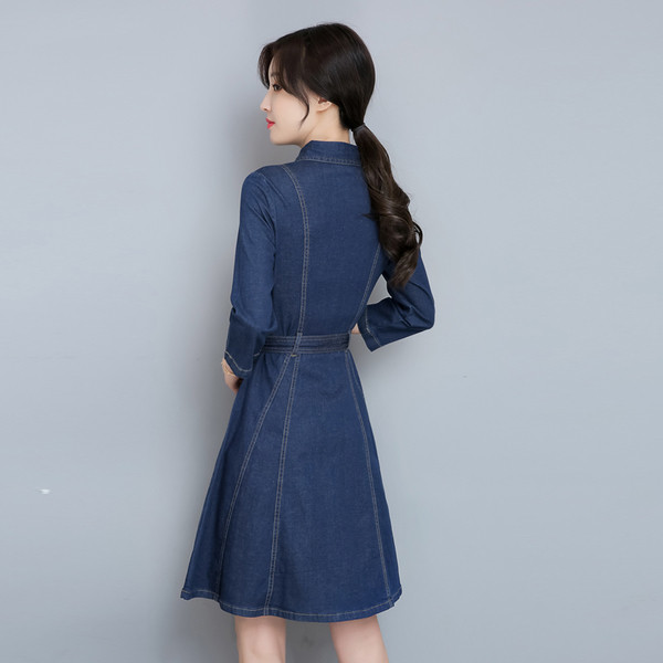 Γυναικείο τζιν φόρεμα με ένα μικρό μανίκι 3/4