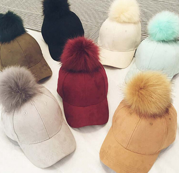 Ежедневни дамски шапки с козирки и мек пух,много цветове