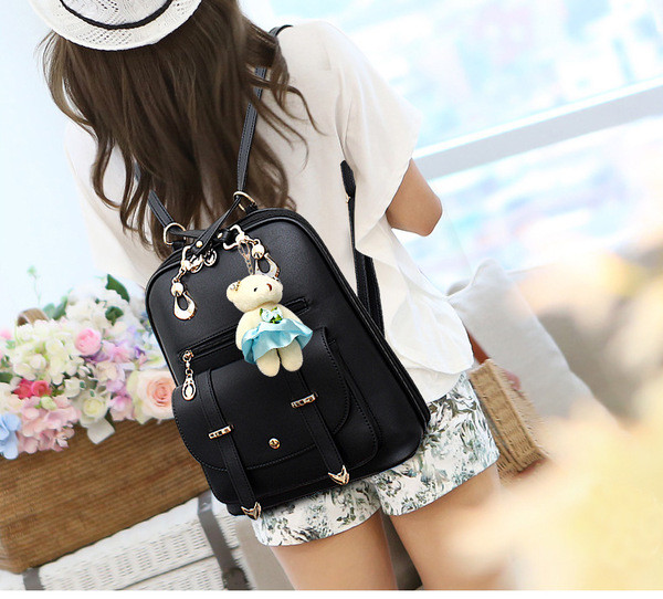 Καθημερινή σακίδιο για κυρίες με απαλές λουρίδες και ενδιαφέρουσα διακόσμηση