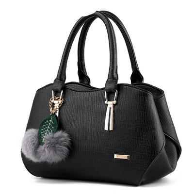 Ежедневна ръчна дамска чанта с меко покритие и висящо пухено украшение