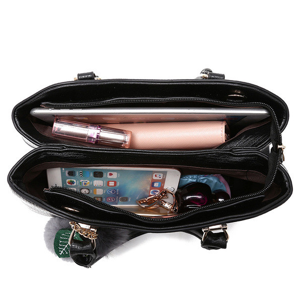 Καθημερινή χειροποίητη τσάντα με μαλακό κάλυμμα και κρεμαστό χνουδωτό στολίδι