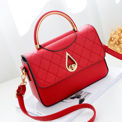 Καθημερινή συμπαγής τσάντα για γυναίκες με μη συνηθισμένη πόρπη και μακρά λαβή