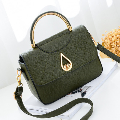 Καθημερινή συμπαγής τσάντα για γυναίκες με μη συνηθισμένη πόρπη και μακρά λαβή