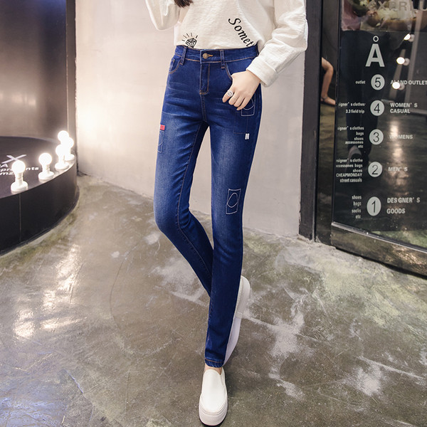 Κυρίες λεπτό τζιν με μικρά εμβλήματα σε δύο χρώματα