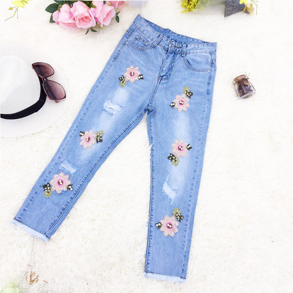 Όμορφα τζιν κυρίες με 3 D floral μοτίβο