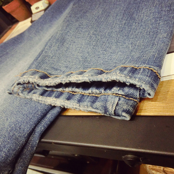 Спортно-елегантни мъжки дънки slim с кръпки 