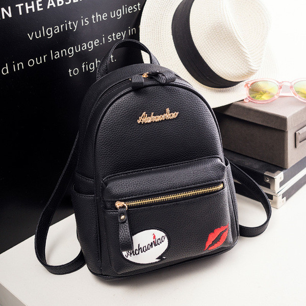 Καθημερινό δερμάτινο σακίδιο με ενδιαφέρουσα πολύχρωμη εφαρμογή