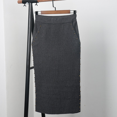 Πολύ όμορφη μακριά φούστα με υψηλή μέση με σχισμή και καπάκια στις πλευρές