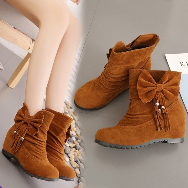 Сладки велурени боти с панделка с и меки отвътре 