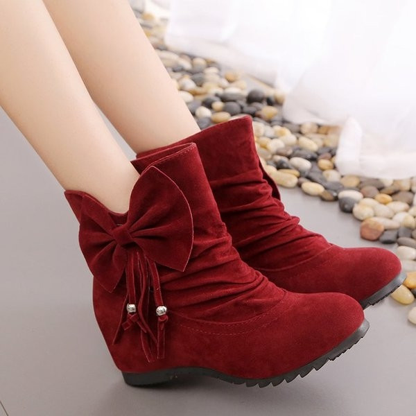 Сладки велурени боти с панделка с и меки отвътре 