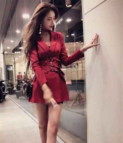 Μοντέρνο γυναικείο φόρεμα με ζώνες