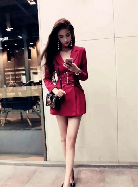 Μοντέρνο γυναικείο φόρεμα με ζώνες