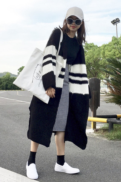 Πολύ ζεστό μακρύ κυρίες δεμένη ζακέτα με τσέπες