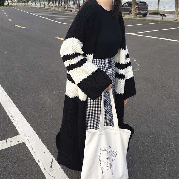 Πολύ ζεστό μακρύ κυρίες δεμένη ζακέτα με τσέπες