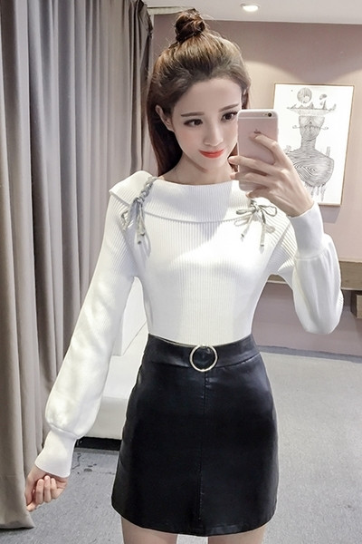 Γυναικεία πουλόβερ με ενδιαφέροντες ώμους και γραβάτες σε λευκό και ροζ