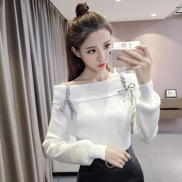 Γυναικεία πουλόβερ με ενδιαφέροντες ώμους και γραβάτες σε λευκό και ροζ