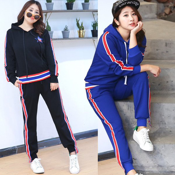 Αθλητική ομάδα γυναικών σε δύο χρώματα