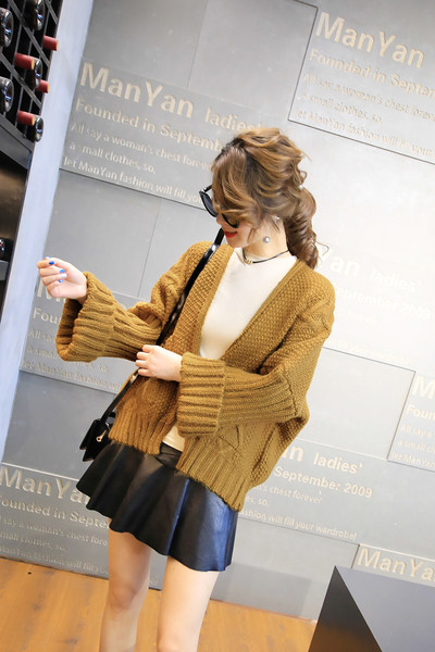 Πάχος πλεκτό γιλέκο σε ένα μικρό και ευρύ σχέδιο σε τρία χρώματα