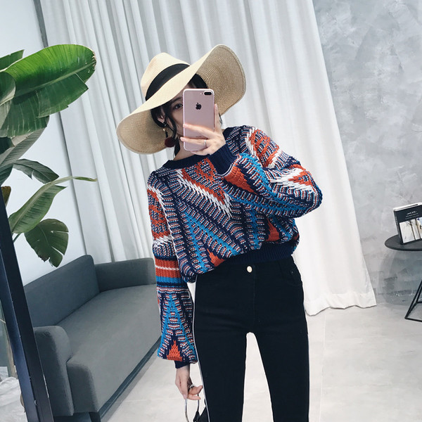 Много шарен дамски пуловер широк и скъсен модел 