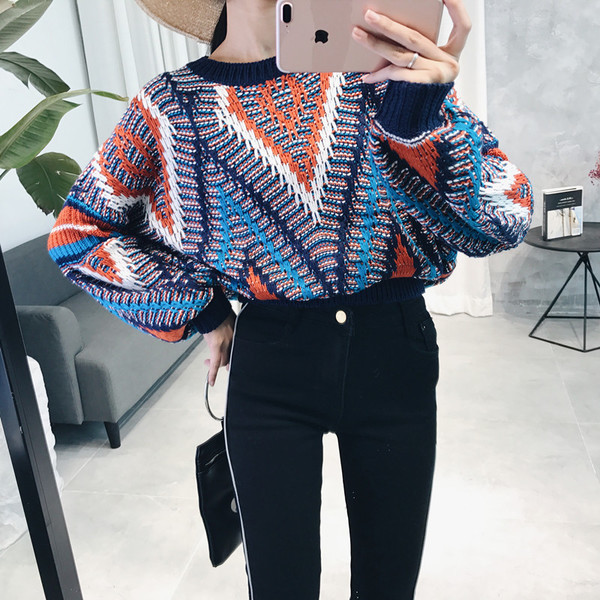 Много шарен дамски пуловер широк и скъсен модел 