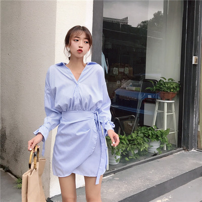 Απαλή φόρεμα κυρίες με κολάρο και ζώνη σε σχήμα V σε δύο χρώματα