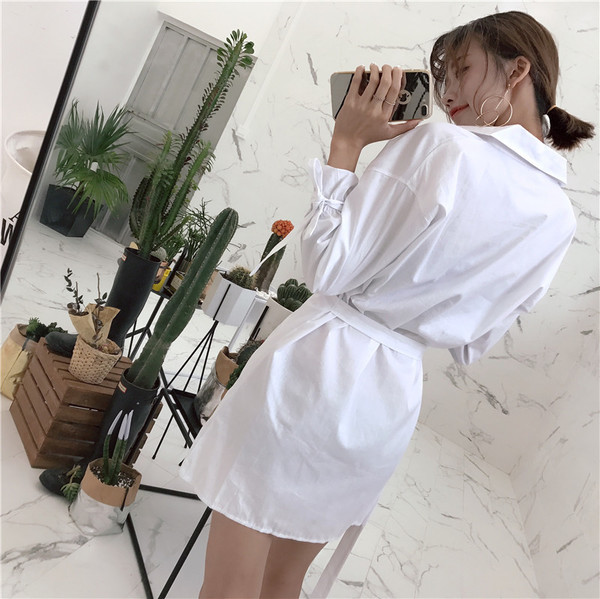 Απαλή φόρεμα κυρίες με κολάρο και ζώνη σε σχήμα V σε δύο χρώματα