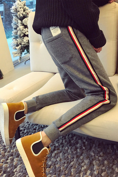 Αθλητικά παντελόνια νέων ανδρών σε μαύρο και γκρι