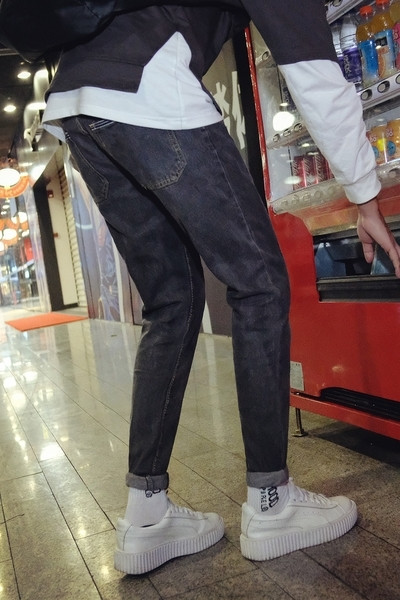 Πραγματικά τζιν ανδρικά σε μαύρο και μπλε χρώμα