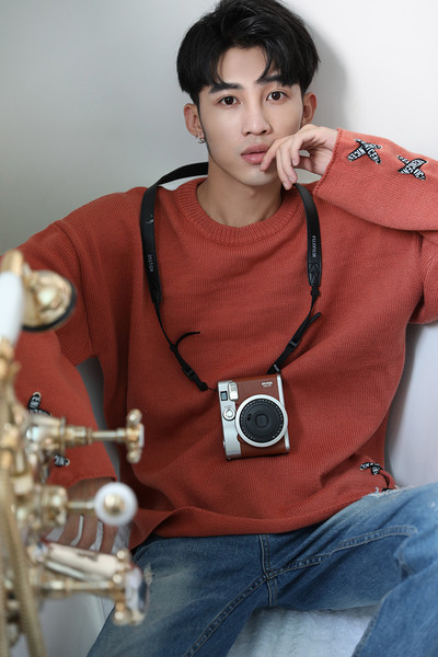 Μαλακό και άνετο πουλόβερ με φαρδιά σχέδια με κολάρο σε σχήμα O σε δύο χρώματα