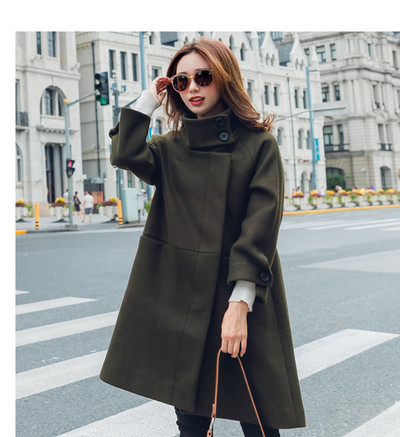 Εξαιρετικό γυναικείο παλτό με φαρδύ κολάρο γιακά