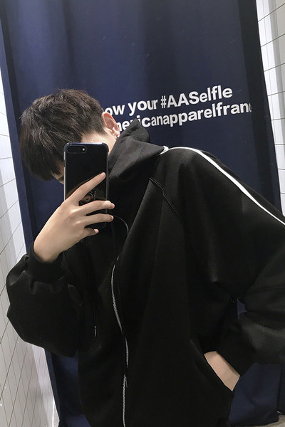 Αθλητικό σακάκι καθημερινά με φερμουάρ και κουκούλα σε μαύρο χρώμα