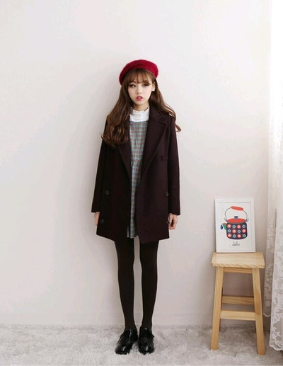 Σύντομο μάλλινο παλτό για κυρίες σε δύο χρώματα