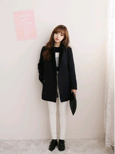 Σύντομο μάλλινο παλτό για κυρίες σε δύο χρώματα