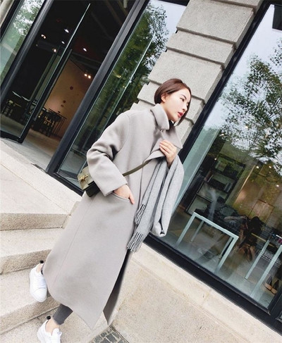 Μακρύ παλτό σε απλό σχέδιο και σε τρία χρώματα