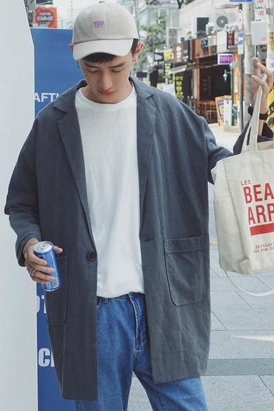 Ανοιχτό πτώση λεπτό αρσενικό σακάκι με κουμπί και τσέπες σε δύο χρώματα