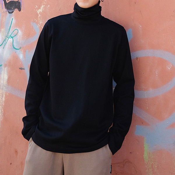 Ανδρικό πουλόβερ σε τέσσερα χρώματα