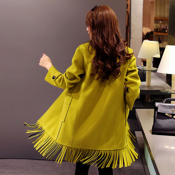 Κυρίες μακρύ παλτό με κρόσσια και τσέπες