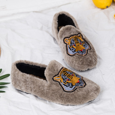 Γυναικεία παπούτσια δύο χρωμάτων με κεντήματα