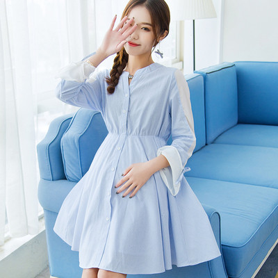 Καθημερινή φόρεμα για έγκυες γυναίκες με ριγέ μανίκια σε δύο χρώματα