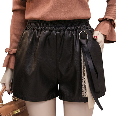 Divatos női rövidnadrág öko bőrből, magas derékkal és kiegészítővel