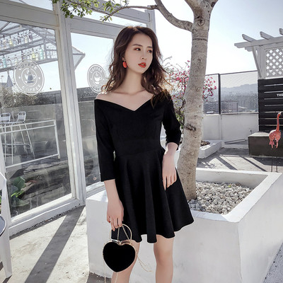 Γυναικείο φόρεμα για την Άνοιξη και το Φθινόπωρο με V-λαιμό