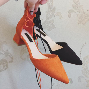 Дамски ежедневни обувки с ток в два цвята 