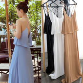 Πολλές όμορφες κυρίες μακρύ φόρεμα κατάλληλο για τις ζεστές μέρες του καλοκαιριού