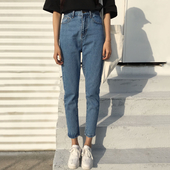 Γυναικέια τζιν στυλ Spring Boy σε μπλε και μαύρο χρώμα